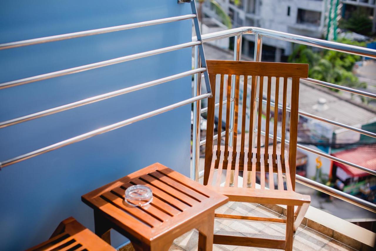 Aim House Hotel Patong Exterior photo